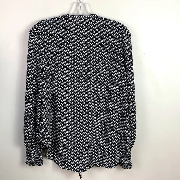 Max Studio Chic Black & White Tie Front Geometric Blouse - Picture 3 of 10